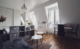 Superb Bright Studio Next To The Seine